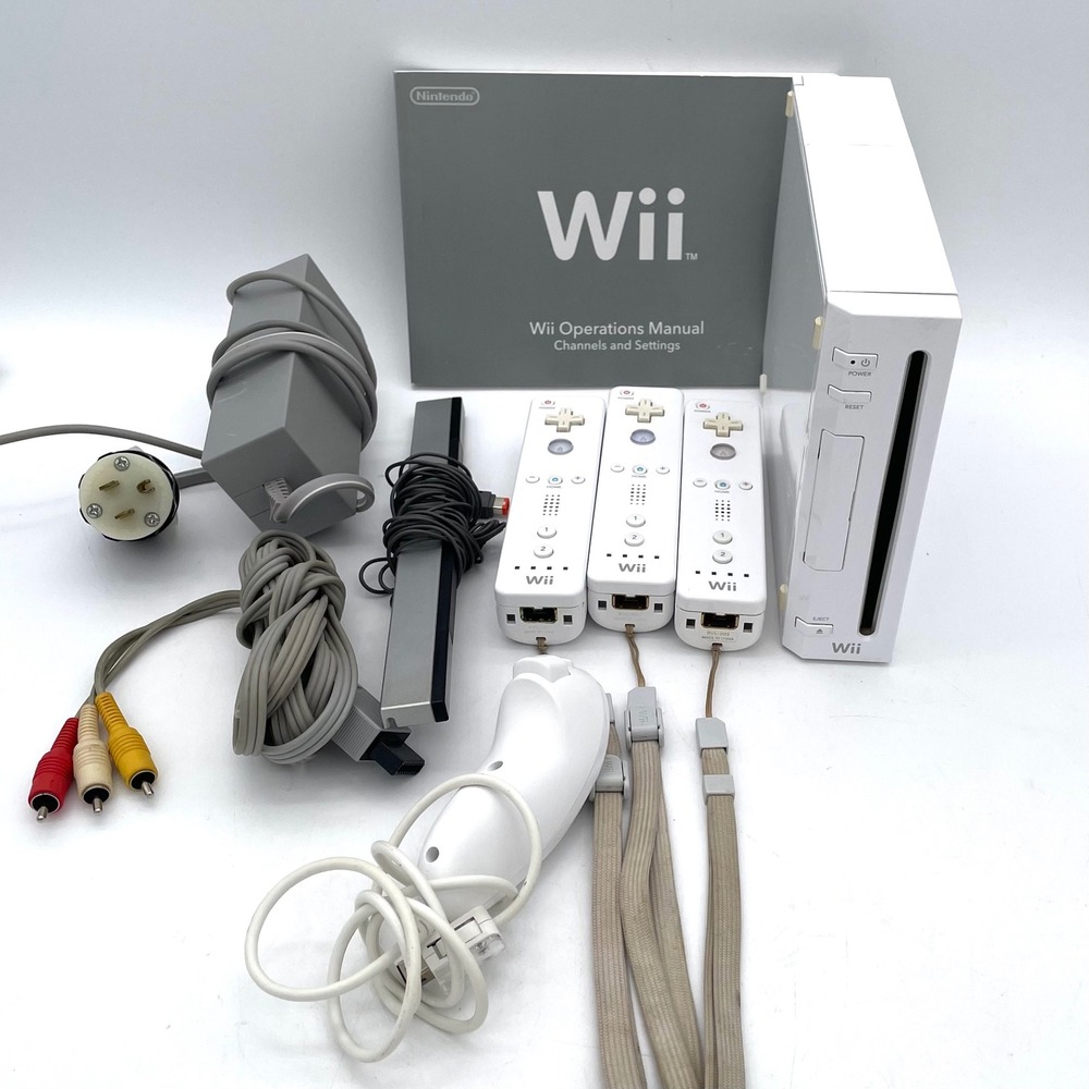 Nintendo Wii Console RVL-001 White 3 Remotes Nunchuk Bundle Good Working